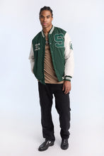 Blouson universitaire boutonne?e a? l'avant imprime? graphique Michigan State University thumbnail 4