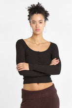 T-shirt ajusté à col Henley à manches longues thumbnail 6