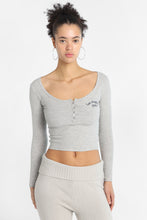T-shirt ajusté à col Henley à manches longues thumbnail 11