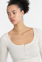 T-shirt ajusté à col Henley à manches longues thumbnail 2