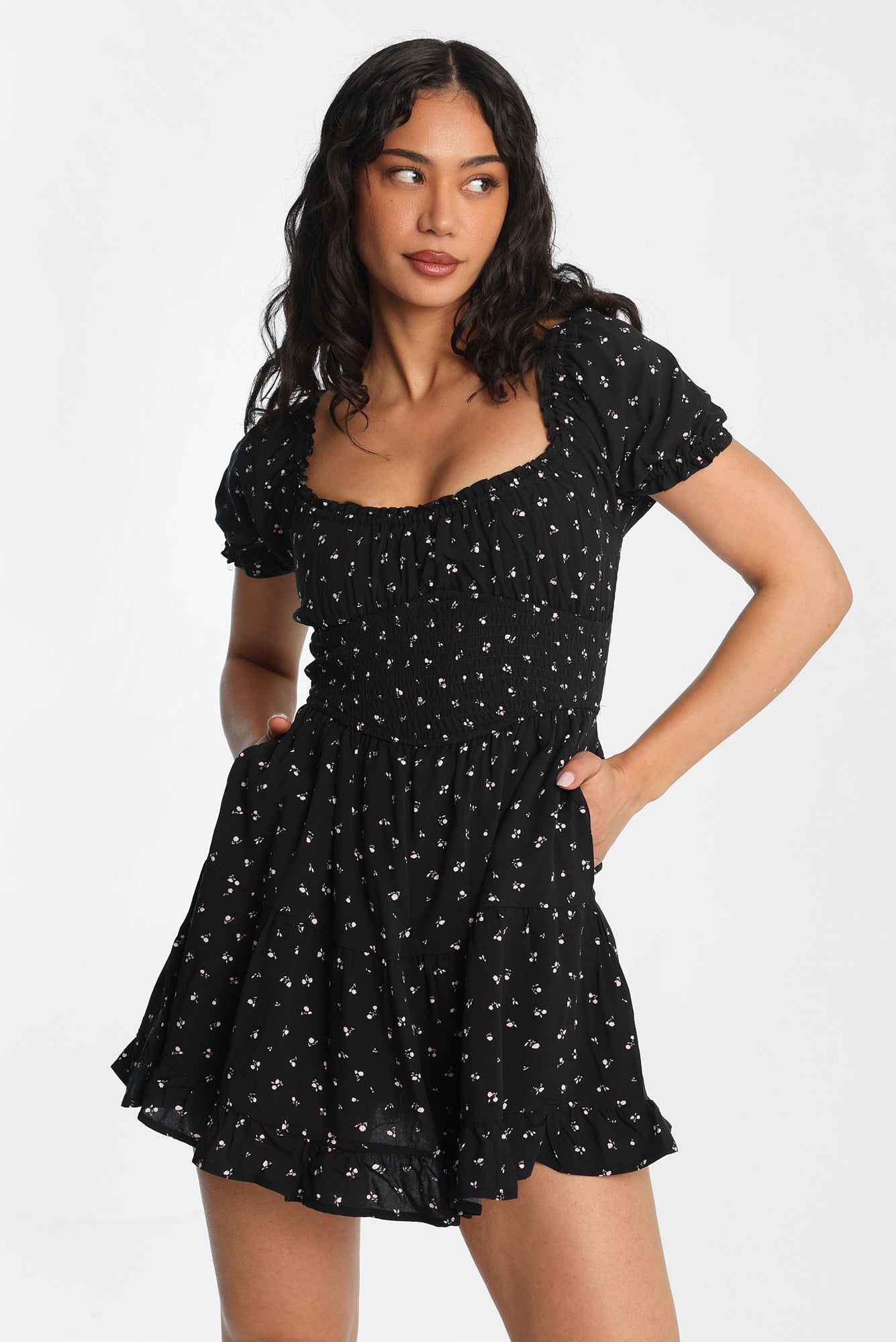 Mini robe coupe ajustée et évasée à col rond