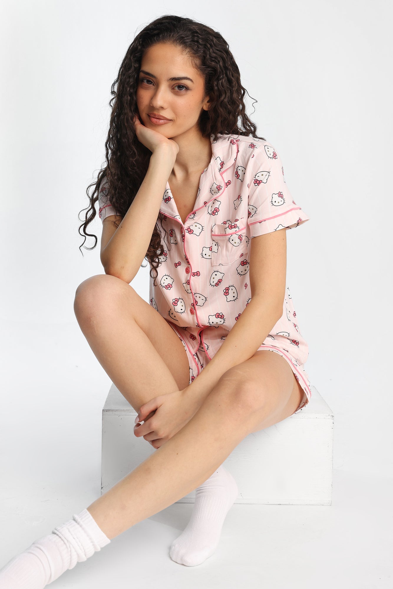 Ensemble chemise et shorts pyjama coupe Dad super doux imprimés Hello Kitty boucle