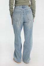 AERO Curvy High Rise Baggy Jeans thumbnail 2