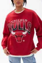 Chicaco Bulls Graphic Crew Neck Oversized Sweatshirt thumbnail 3