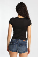 T-shirt ajusté à col cranté et manches courtes thumbnail 4