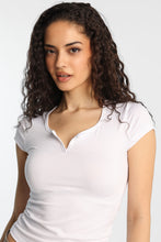 T-shirt ajusté à col cranté et manches courtes thumbnail 7