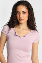 T-shirt ajusté à col cranté et manches courtes thumbnail 15