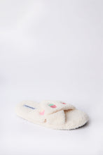 Pantoufles en bouclée pelucheuses croisées avec broderie thumbnail 14