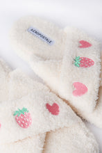 Pantoufles en bouclée pelucheuses croisées avec broderie thumbnail 16