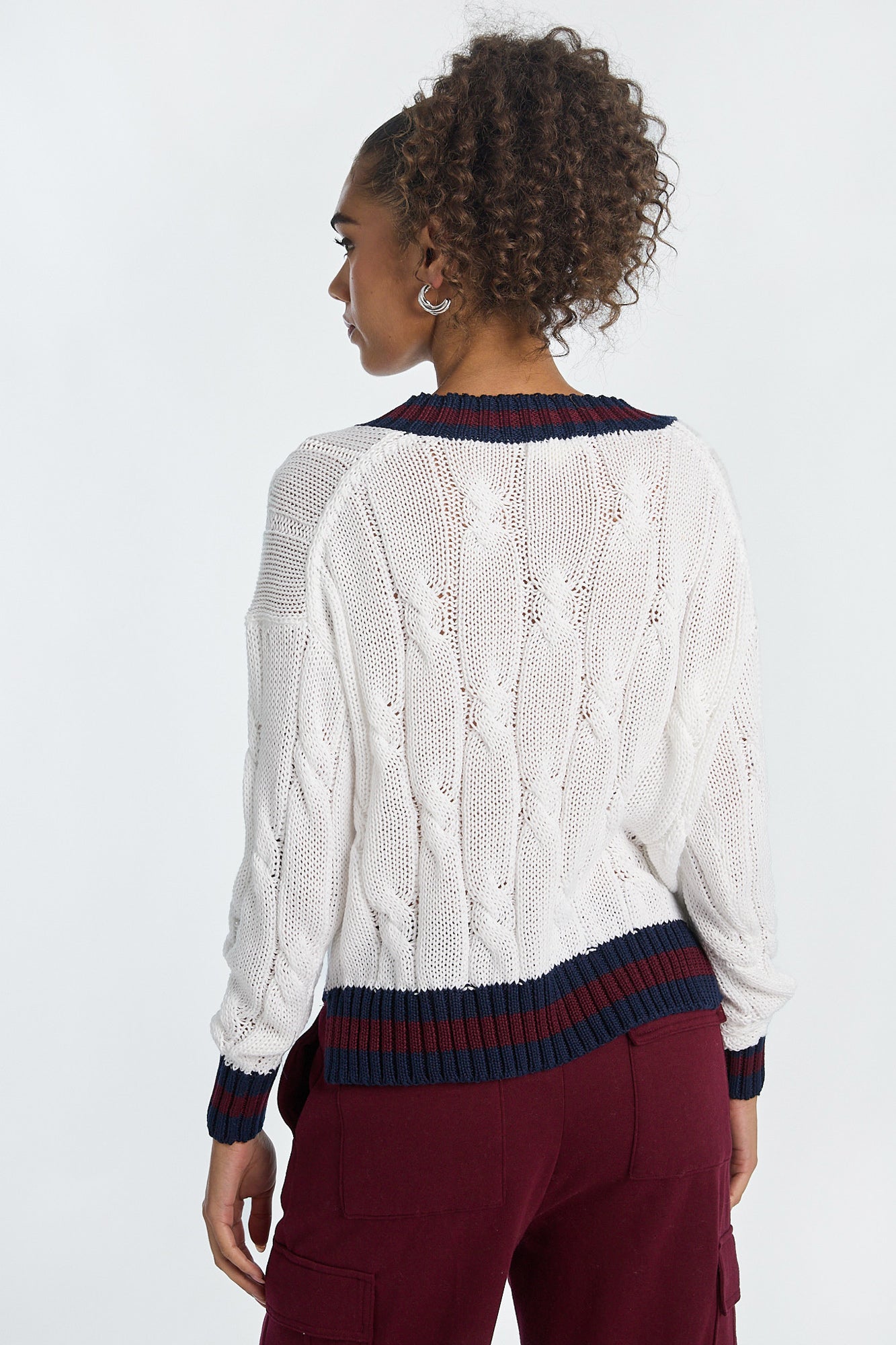 AERO Oversized Cable Knit V-Neck Sweater – Bluenotes