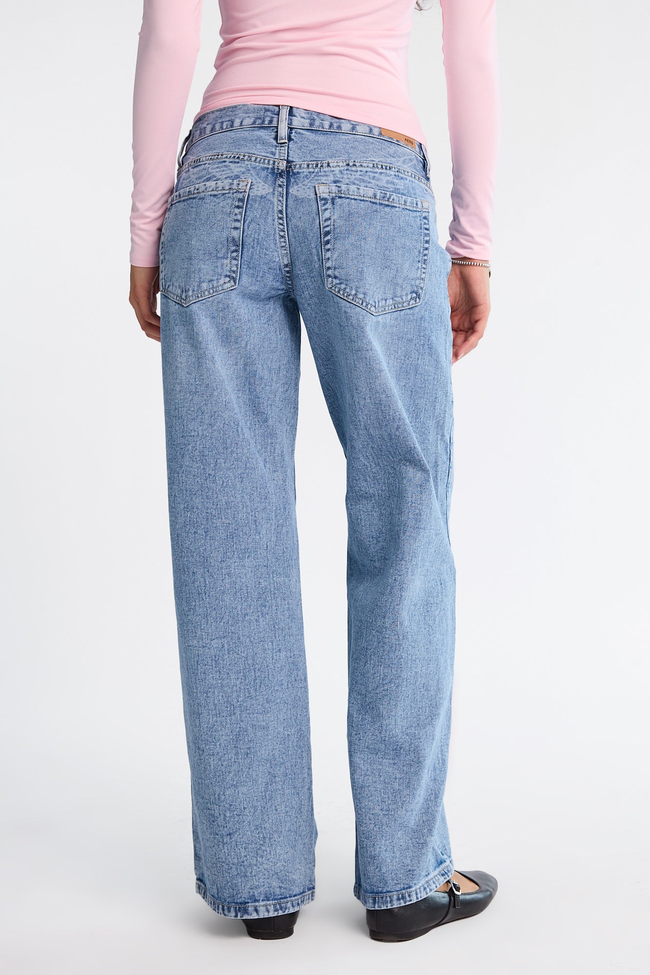 Jean Harper jambe large a? taille très basse à ailes brodés