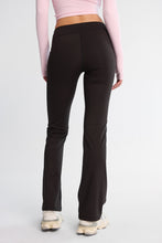 Leggings à jambe semi-e?vasée et ceinture croisée thumbnail 4