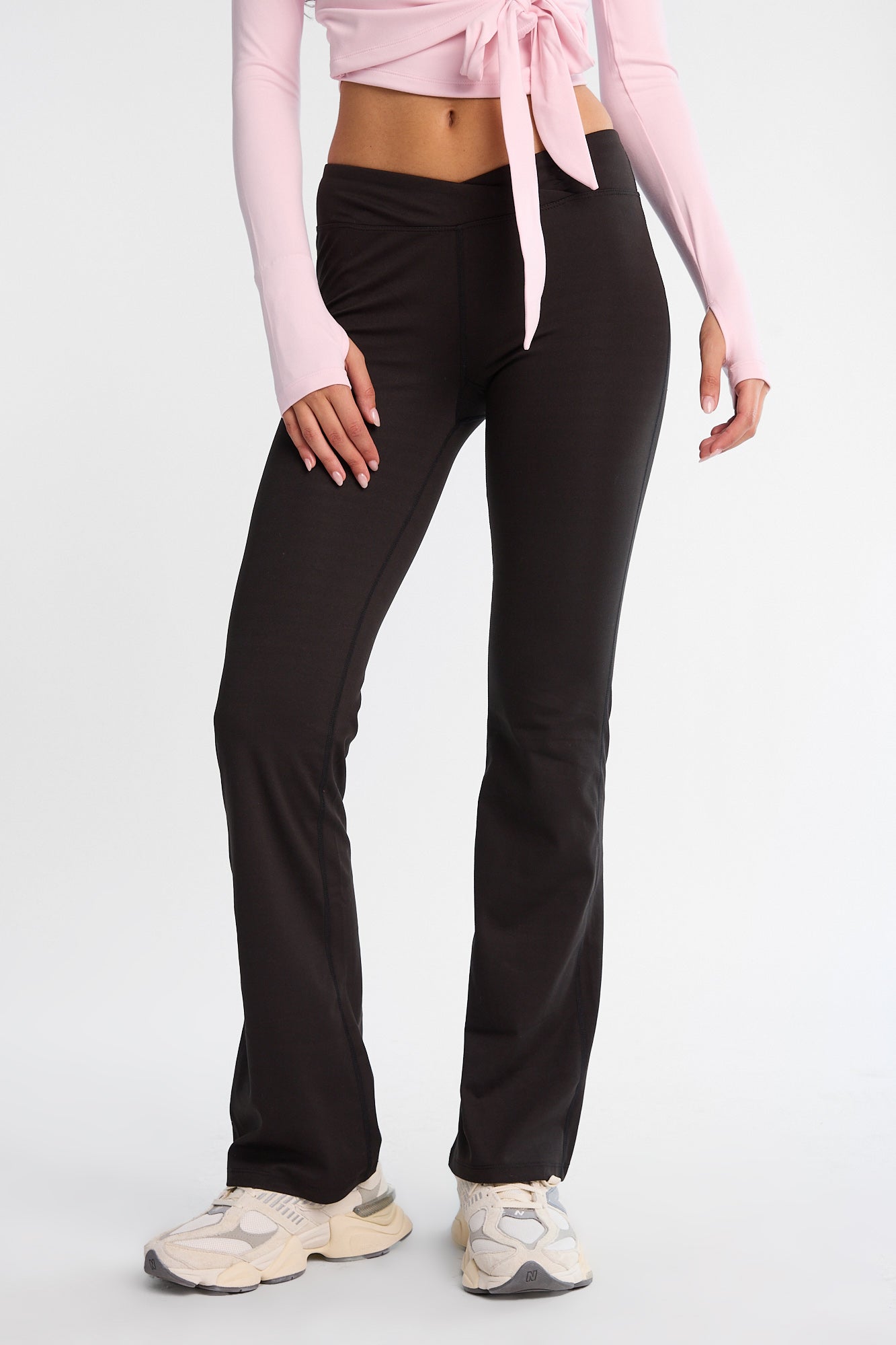 Leggings à jambe semi-e?vasée et ceinture croisée