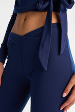 Leggings à jambe semi-e?vasée et ceinture croisée thumbnail 6