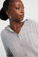 Cardigan à capuchon boutonné en tricot de câble thumbnail 2