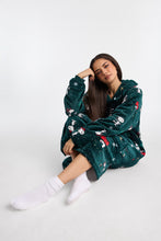 Peanuts Snoopy Wreath Printed Oversized Blanket Hoodie thumbnail 5