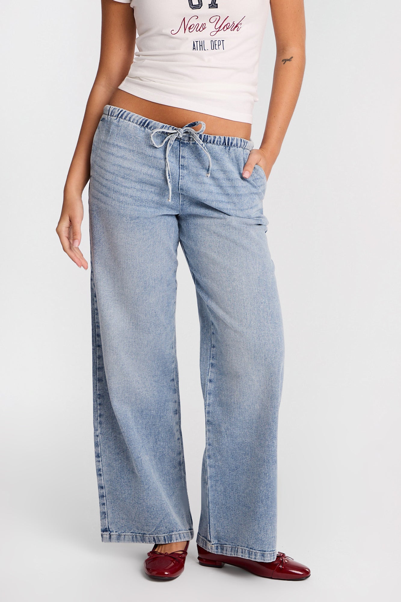 AERO Mid Rise Pull-On Baggy Denim Pants