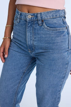AERO Super High Rise Curvy Straight Leg Jeans thumbnail 3