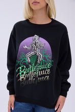 Sweatshirt ras du cou imprimé graphique Beetlejuice thumbnail 3