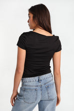 T-shirt à col en coeur froncé en tissu super doux AERO thumbnail 4
