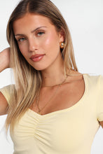 T-shirt à col en coeur froncé en tissu super doux AERO thumbnail 2