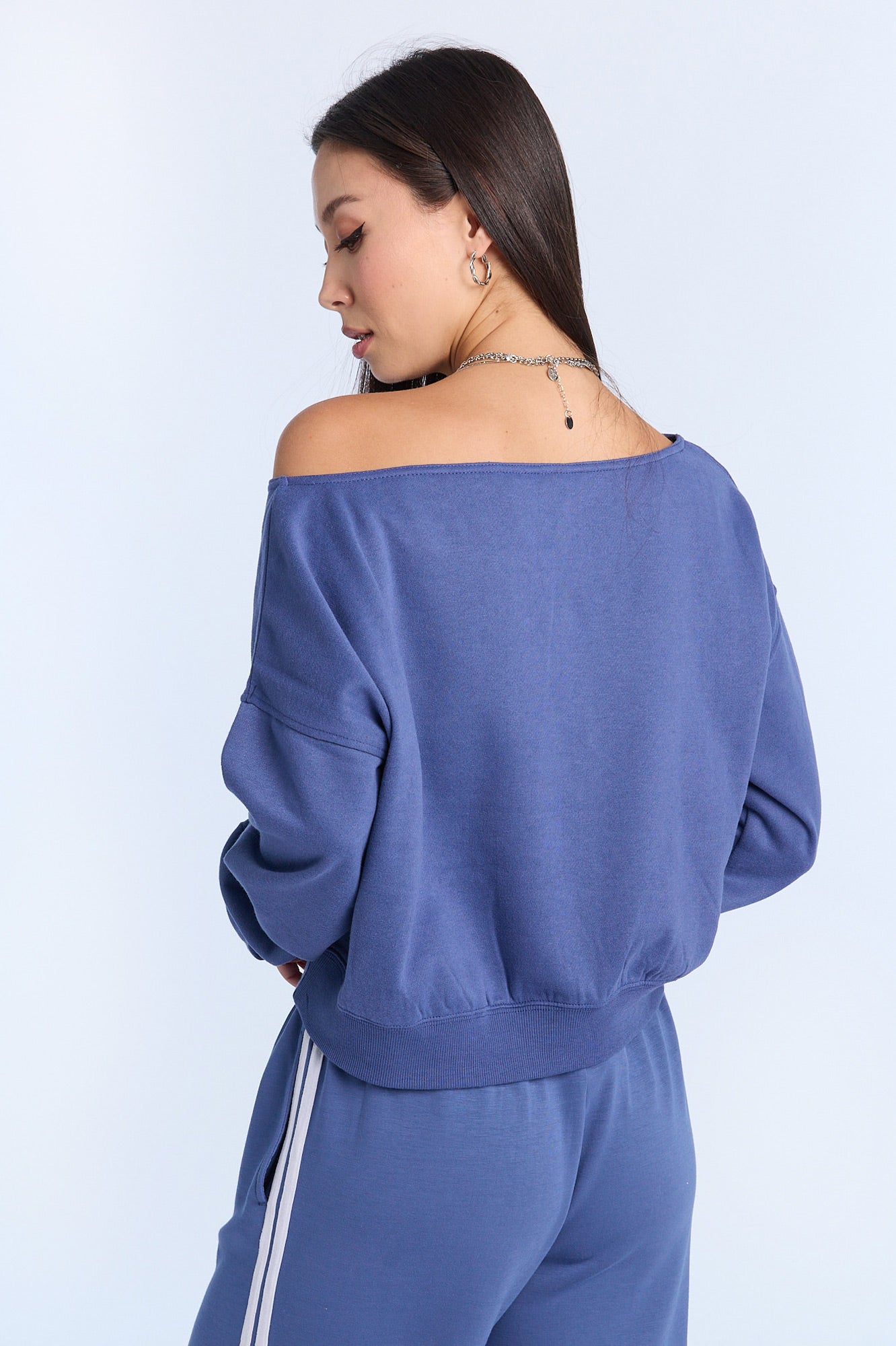 AERO Graphic Off-Shoulder Sweatshirt – Bluenotes
